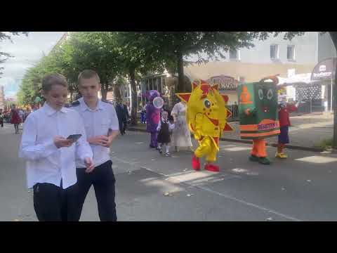Видео: Парад первоклассников в Советске 1 сентября 2025