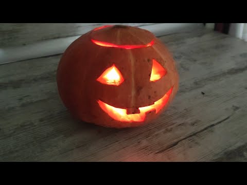 Видео: Как вырезать тыкву на Хэллоуин