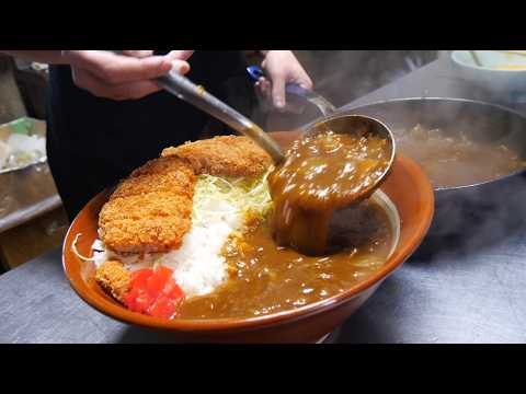 Видео: В закусочной «У бабушки» подают ОГРОМНОЕ количество еды — сможет ли кто-нибудь доесть?