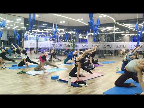 Видео: 18-минутная подборка хатха-йоги для учеников всех уровней | С корректировкой и адаптацией