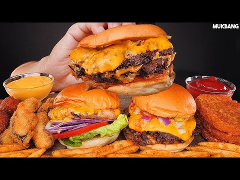 Видео: бургер с говяжьим сыром BURGERS 🍔 HASH BROWNS & FRENCH FRIES 🍟 CHICKEN 🍗 EATING ASMR MUKBANG