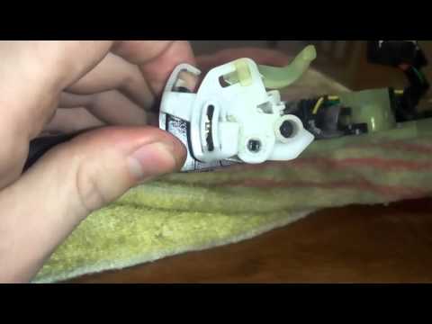 Видео: Peugeot 308 ремонт замка водительской двери