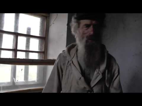 Видео: Чистим печи у Никиты, где был хозяином Павел.  Сажи  и пепла 10 ведер набрали.  01. 10. 2016.