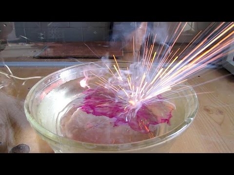 Видео: Самые удивительные химические реакции