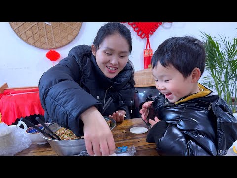 Видео: У Йике отличные практические навыки приготовления и жарки пельменей, а еще он безумно любит играть.