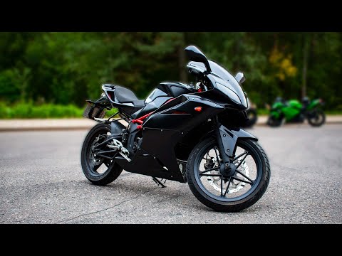 Видео: Таких МИНЧИКОВ больше не будет. Обзор M1NSK R250 (Megelli). Плюсы и минусы мотоцикла МИНСК R250