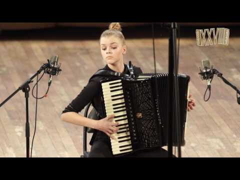 Видео: SEMIONOV Bulgarian Suite - Maria Dmitrieva, accordion / СЕМЁНОВ Болгарская сюита - Мария Дмитриева