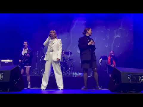 Видео: Таня Иванова ( гр.Комбинация) и Вика Воронина дуэт песня «Гвозди»