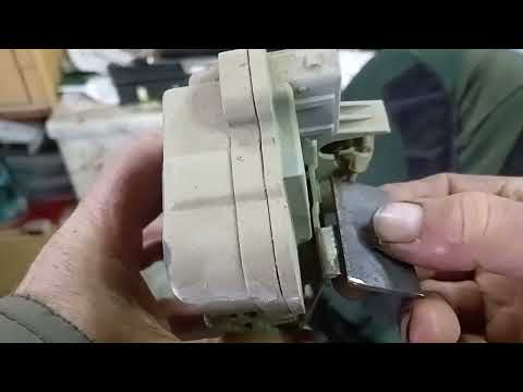 Видео: Лада калина, плохо открываются задние двери. Доработка замков