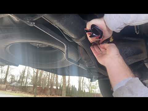 Видео: Замена жидкости заднего дифференциала Ram 1500 5-го поколения 2019, 2020, 2021, 2022 годов