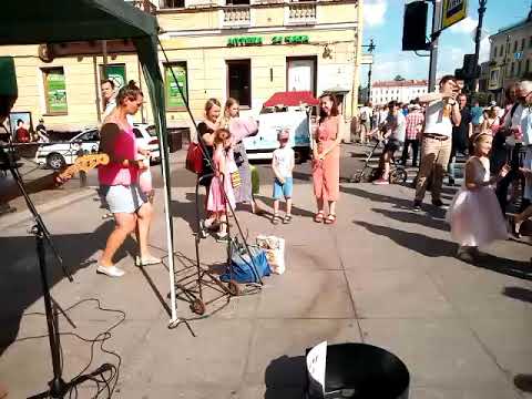 Видео: На Невском проспекте группа Forrest Gamp Blues band