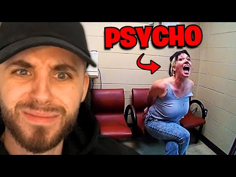 Видео: Женщина устроила настоящий хаос, врезавшись задним ходом в полицейскую машину