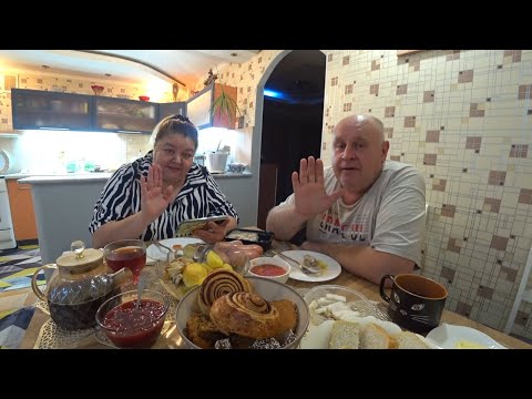 Видео: ВКУСНЫЙ ГОСТИНЧИК ОТ ДРУЗЕЙ ПО ЮТУБ/СЕМЕЙНЫЙ ОБЕД ОТВЕЧАЕМ НА ВАШИ ВОПРОСЫ ИЗ РУЬРИКИ ЗАДАЙТЕ ВОПРОС