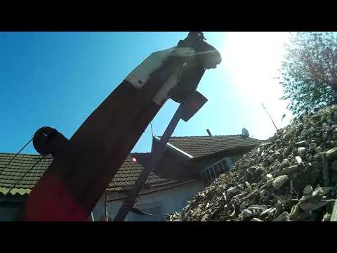 Видео: Самодельный измельчитель веток с транспортером часть1