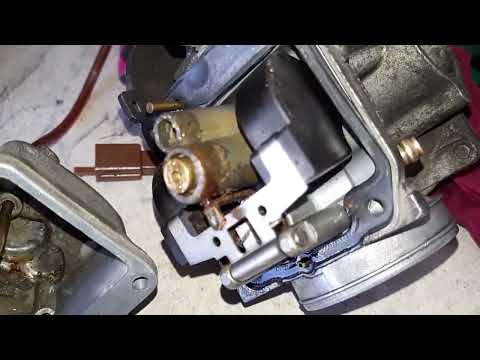 Видео: Скутер Suzuki 125 кубов с карбюратора потёк бензин 