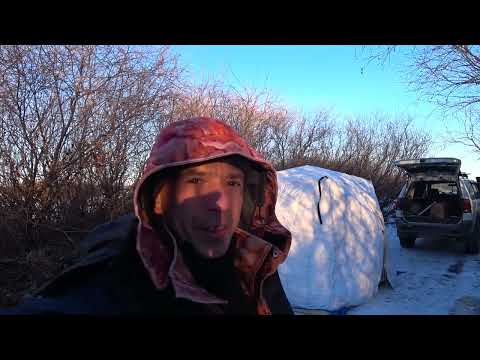 Видео: Зимняя Рыбалка с  Ночевкой и Комфортом по Первому Льду !  Один на льду за Налимом !