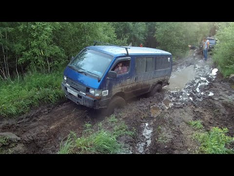 Видео: На автобусе по бездорожью! Toyota Hiace с 1UZ-FE на Nortec ET500 vs Discovery, УАЗ, Patrol и Pajero