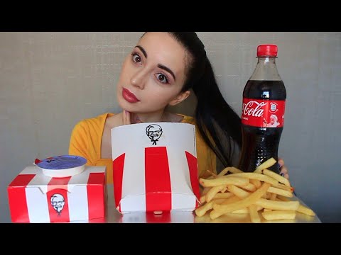 Видео: СТРАННАЯ СИТУАЦИЯ В МАГАЗИНЕ 😳 / Мукбанк kfc / Ayka Emilly