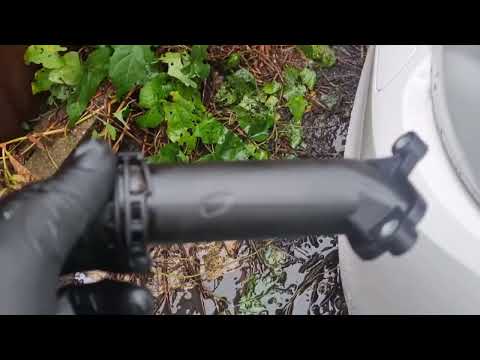 Видео: BMW F10 520d 2012, утечка охлаждающей жидкости, пластиковый фланцевый патрубок