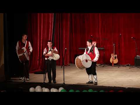 Видео: "Сос ма караш майчинко", "Рипни Калинке" и "Пустоно лудо и младо".  Ученици от  СУ Народни Будители