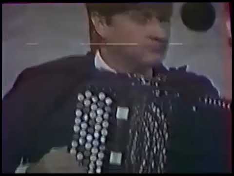 Видео: Играет Юрий Вострелов