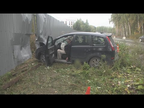 Видео: Умер за баранкой и врезался в забор