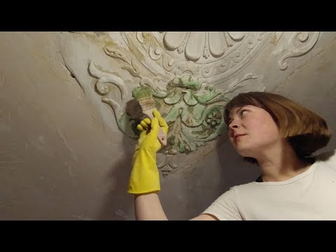 Видео: д.2 Слабые места предыдущего ремонта. Смывка краски Ba-Uni эксперимент. Расчистка потолка и лепнины.