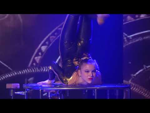 Видео: Эквилибр на тростях "Время" Екатерина Белова цирк "Фантазёры" рук. Ольга Ершова