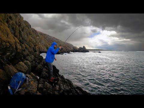 Видео: Поплавочная рыбалка и ловля на приманку со скал