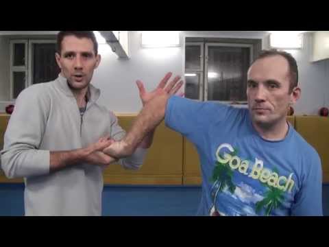 Видео: Приёмы Джиу-Джитсу. Рычаг локтя.