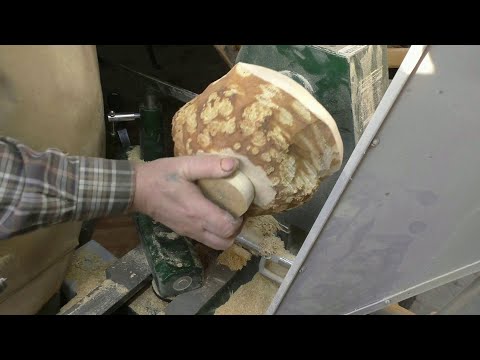 Видео: Шедевры природы.  Чаша из берёзового капа с неровными краями.