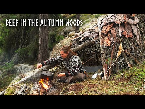 Видео: 3 дня осеннего кемпинга 🍂 Строительство укрытия, приготовление пищи, выживание в лесу