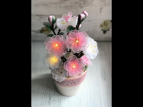 Видео: #светильникизкапрона МК Светильник «Сакура» Цветы из капрона 🌸Часть 1