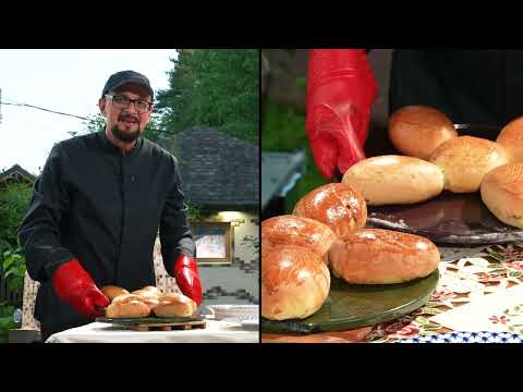 Видео: Пирожки с ливером, пирог с мясом, плов в горшочках - что еще умеет самодельная кирпичная печь?