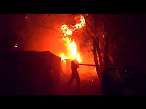 Видео: Гаражи в огне