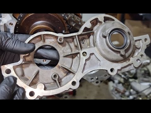 Видео: Установка клапанной крышки и передней крышки головки блока цилиндров M119, разборка впускного кол...