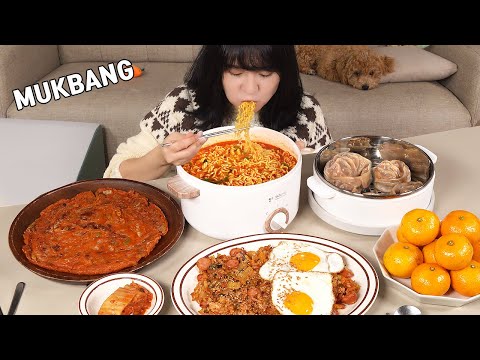 Видео: Mukbang :) Вечеринка с кимчи~ (лапша кимчи, жареный рис с кимчи, блины с кимчи, клецки с кимчи).