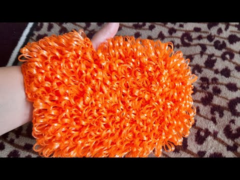 Видео: Как связать мочалку-варежку.