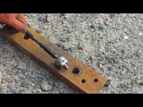 Видео: Honda CRV 2009  3-е поколение. ремонт рулевой тяги при помощи кувалды