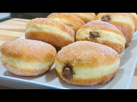 Видео: Просто ЛУЧШИЙ рецепт домашних пончиков 🍩 Обычный с сахаром или шоколадом.