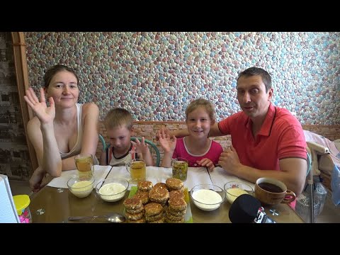Видео: СЕМЕЙНЫЙ МУКБАНГ СЫРНИКИ НА ЗАВТРАК | FAMILY MUKBANG CHEESECAKES FOR BREAKFAST #cheesecakes #mukbang