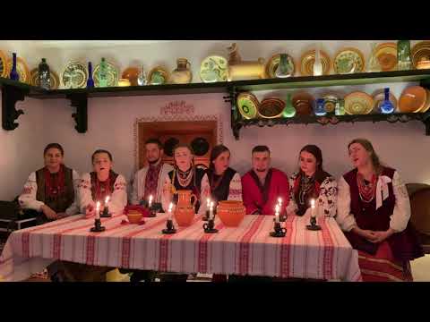 Видео: Сидить Миколай у конці стола