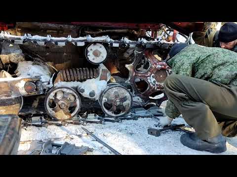 Видео: ДТ-75 Замена сломанных траков.