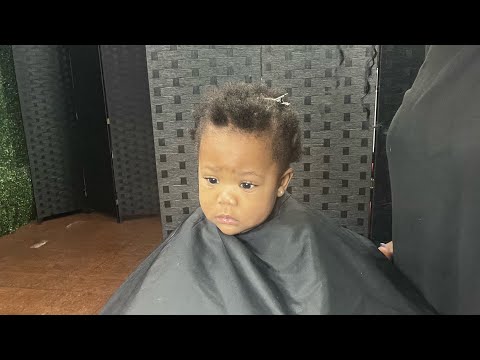 Видео: От недоношенного ребёнка до готового к вечеринке. Мой самый юный клиент в жизни.