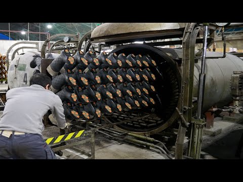 Видео: Процесс массового производства японских резиновых сапог.