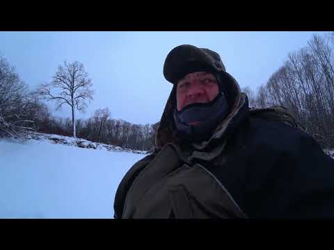 Видео: Зимняя рыбалка, друзья, снегоход, таймень в -35