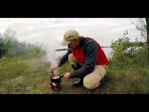 Видео: РАГУ С ОХОТНИЧЬИМИ КОЛБАСКАМИ на печке щепочнице