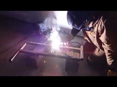 Видео: Аккумуляторный сварочный аппарат из Китая