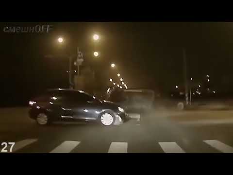 Видео: Дураки и дороги. Сборник безумных водителей #228