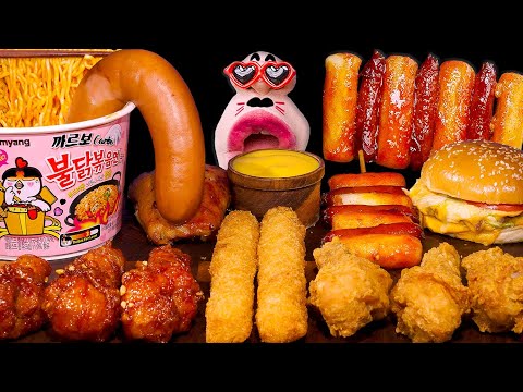Видео: Острая куриная лапша Carbo, курица с золотистыми оливками, чизбургер! 🍗 ASMR Mukbang